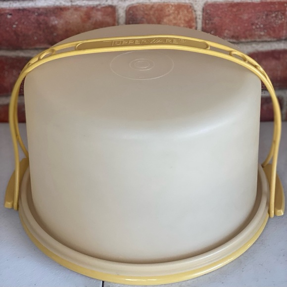 Tupperware Other - Vintage TUPPERWARE Cake & Pie Taker #684-8 #683-8 Carrier Harvest Gold W/ Handle